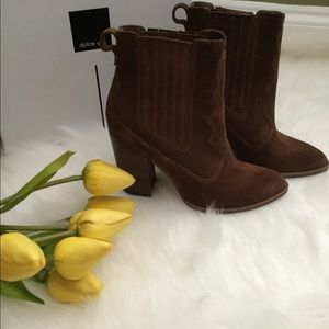 Brown shoes good for fall season